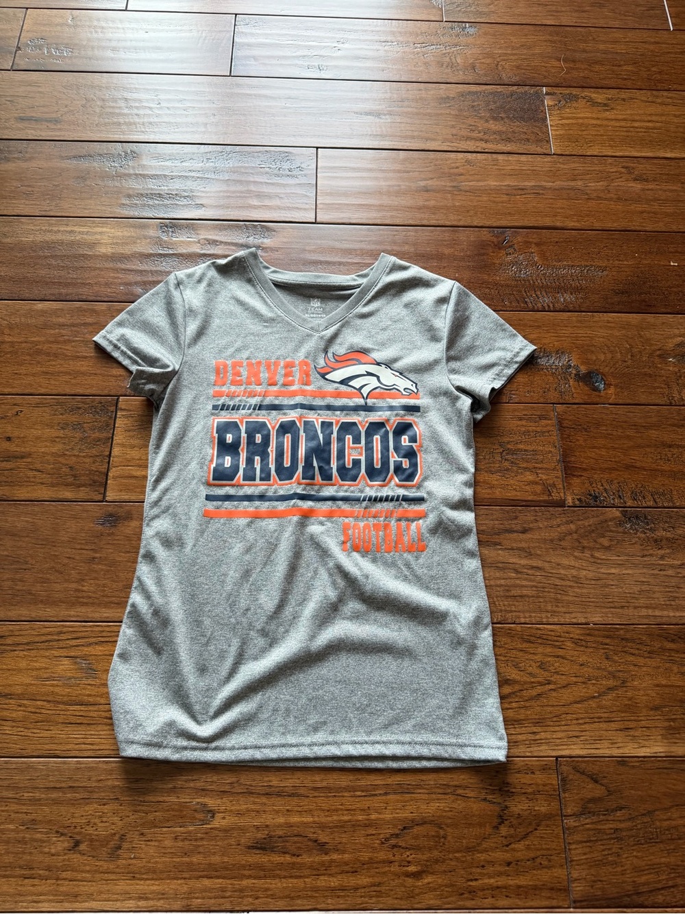 Denver Broncos Girls' Gray Graphic Tee with Team Logo youth XL